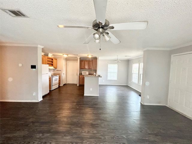 138 Varsity Drive, Huntsville, TX 77340