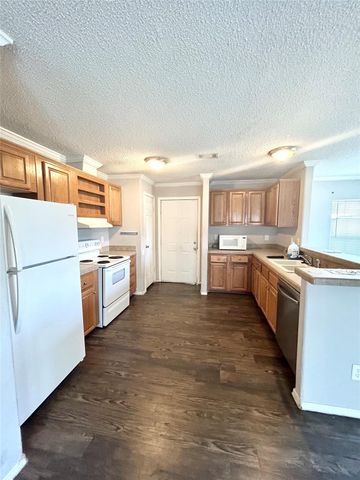 138 Varsity Drive, Huntsville, TX 77340