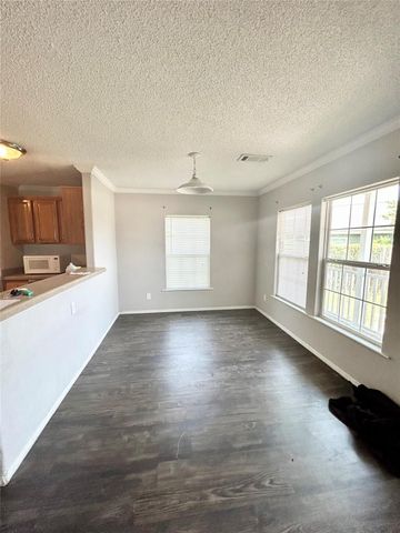 138 Varsity Drive, Huntsville, TX 77340