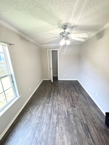 138 Varsity Drive, Huntsville, TX 77340