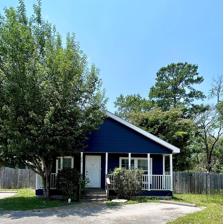 138 Varsity Drive, Huntsville, TX 77340