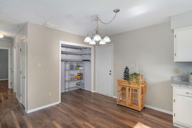2728 N Summit Avenue, Springfield, MO 65803