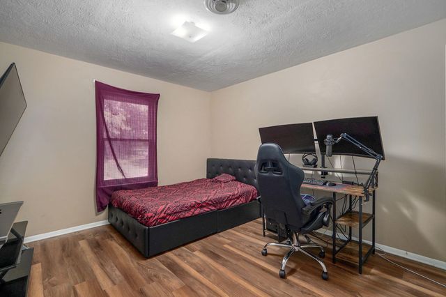 2728 N Summit Avenue, Springfield, MO 65803