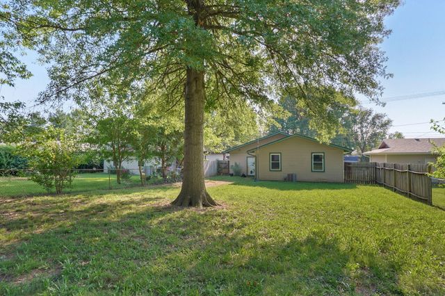 2728 N Summit Avenue, Springfield, MO 65803