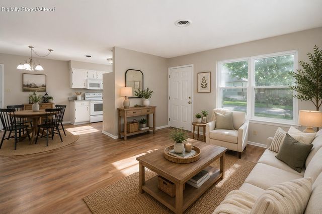 2728 N Summit Avenue, Springfield, MO 65803