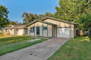 2728 N Summit Avenue, Springfield, MO 65803