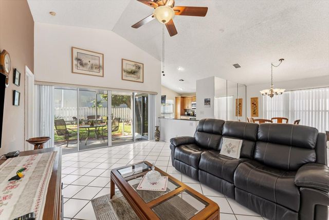 1352 E Fairfax Cir Circle E, Boynton Beach, FL 33436