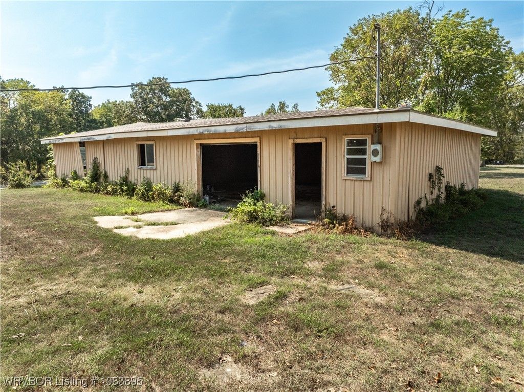 8415 N Hwy 59 8415 N Hwy 59