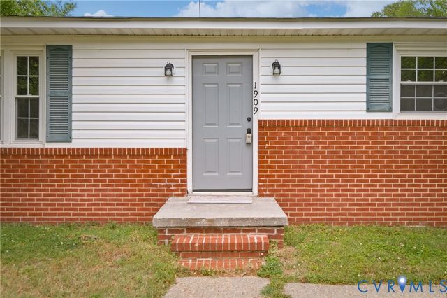 1909 Dinwiddie Ave, Hopewell, VA 23860