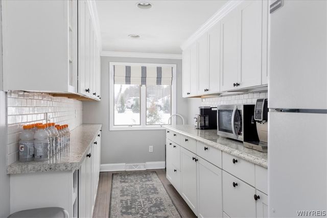 14 Tanglewood Drive East, Orchard Park, NY 14127