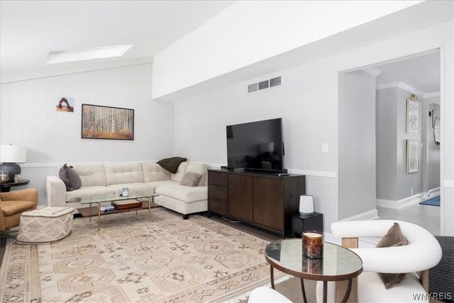 14 Tanglewood Drive East, Orchard Park, NY 14127