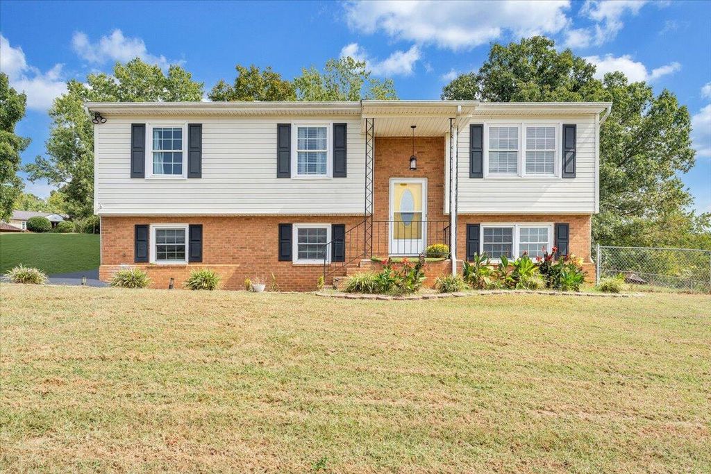 1043 Incline DR, Goodview, VA 24095