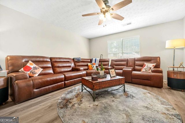 11072 Pebble Ridge Drive, Hampton, GA 30228