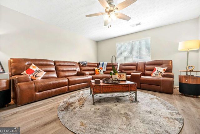 11072 Pebble Ridge Drive, Hampton, GA 30228