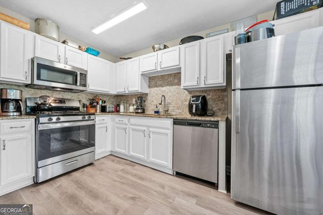 11072 Pebble Ridge Drive, Hampton, GA 30228