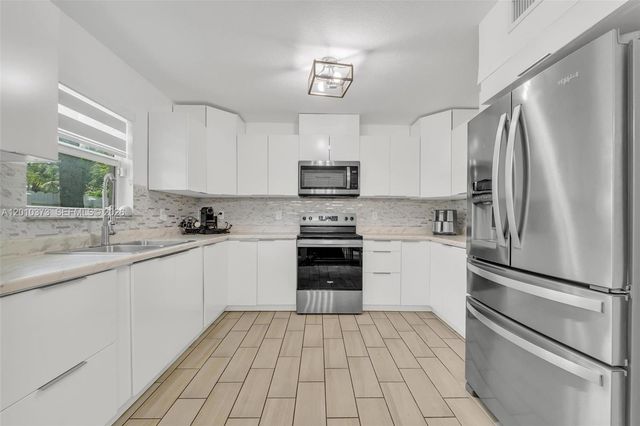 2762 NW 9th Ct, Fort Lauderdale, FL 33311