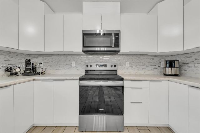 2762 NW 9th Ct, Fort Lauderdale, FL 33311