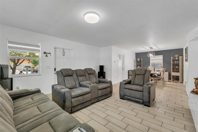 2762 NW 9th Ct, Fort Lauderdale, FL 33311