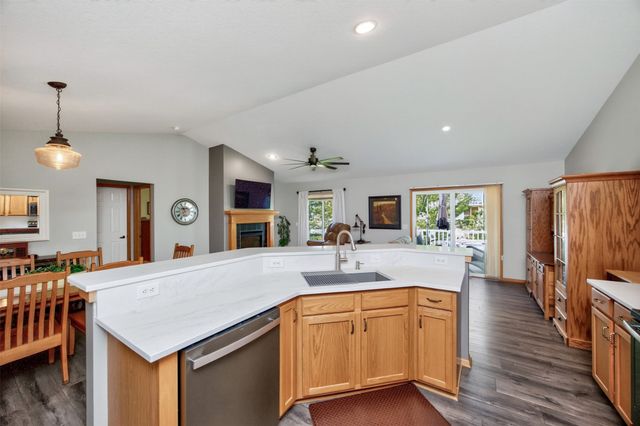 6038 Pinewood Court, Johnston, IA 50131