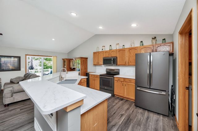 6038 Pinewood Court, Johnston, IA 50131