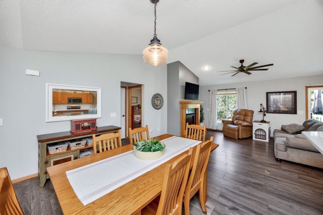 6038 Pinewood Court, Johnston, IA 50131