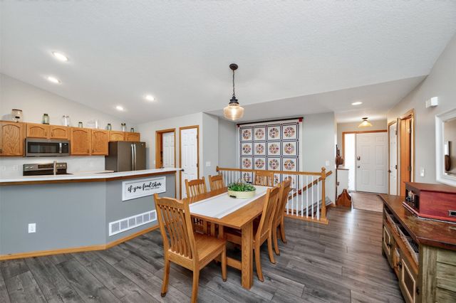 6038 Pinewood Court, Johnston, IA 50131
