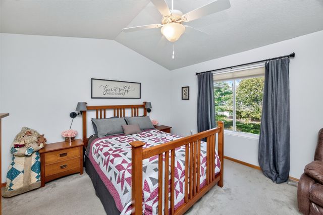 6038 Pinewood Court, Johnston, IA 50131