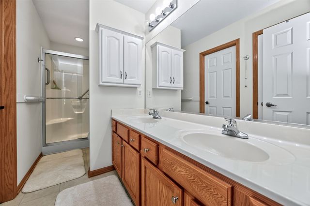 6038 Pinewood Court, Johnston, IA 50131