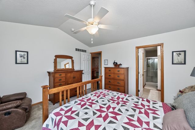 6038 Pinewood Court, Johnston, IA 50131