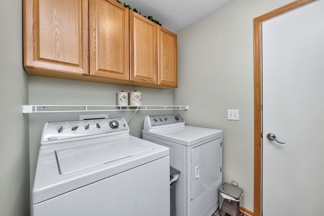6038 Pinewood Court, Johnston, IA 50131