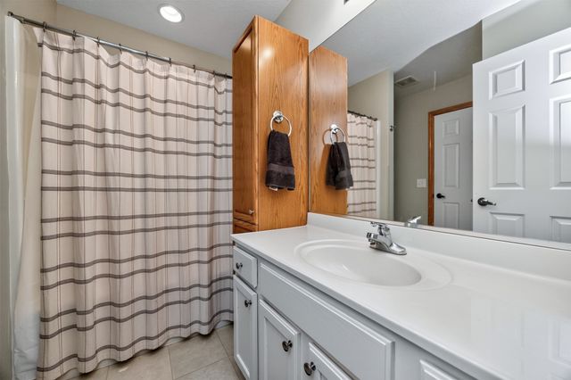 6038 Pinewood Court, Johnston, IA 50131