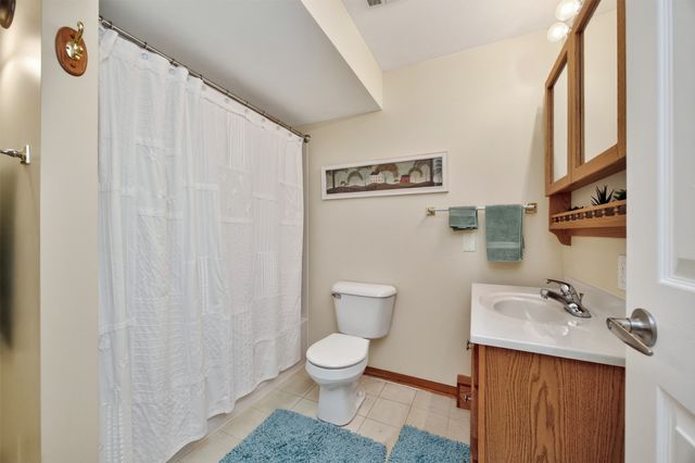 6038 Pinewood Court, Johnston, IA 50131
