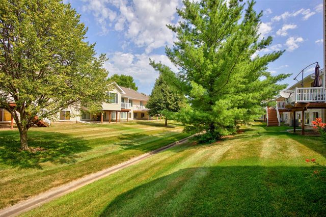 6038 Pinewood Court, Johnston, IA 50131