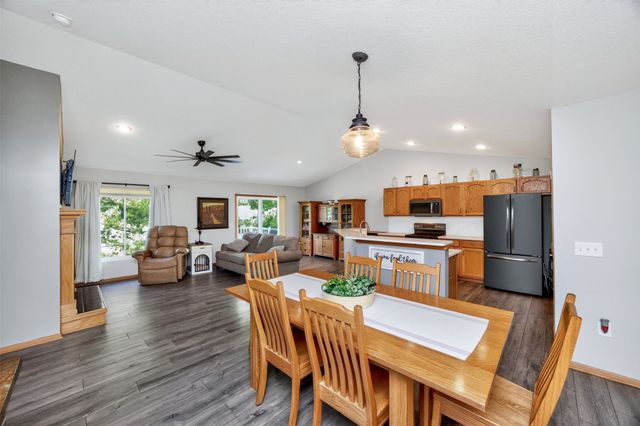 6038 Pinewood Court, Johnston, IA 50131