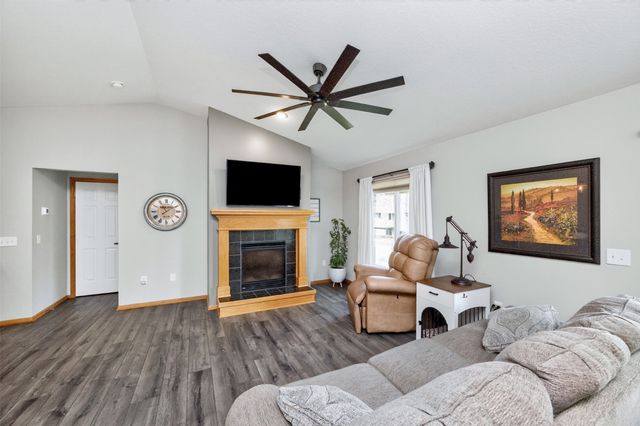 6038 Pinewood Court, Johnston, IA 50131