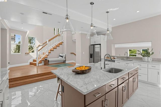 7026 Devon Way, Berkeley, CA 94705