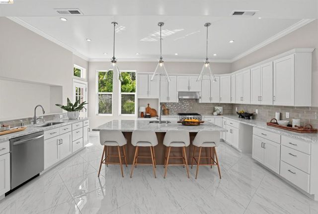 7026 Devon Way, Berkeley, CA 94705