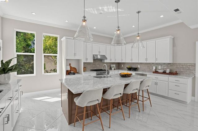 7026 Devon Way, Berkeley, CA 94705