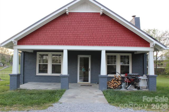300 Banner Farm Road, Mills River, NC 28759