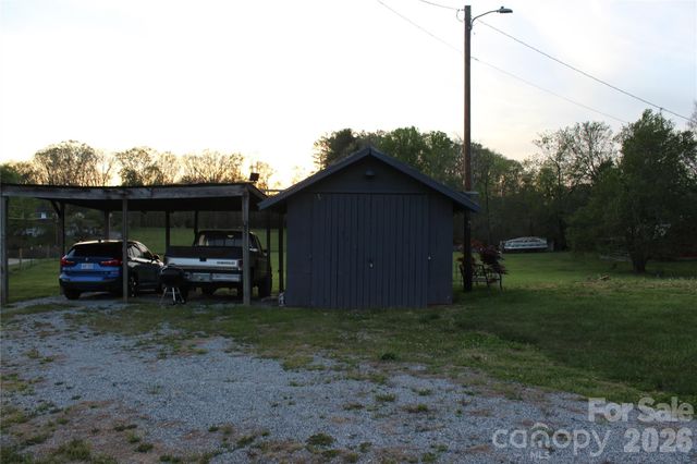 300 Banner Farm Road, Mills River, NC 28759