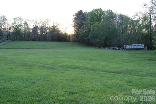 300 Banner Farm Road, Mills River, NC 28759