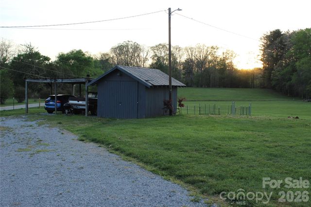 300 Banner Farm Road, Mills River, NC 28759