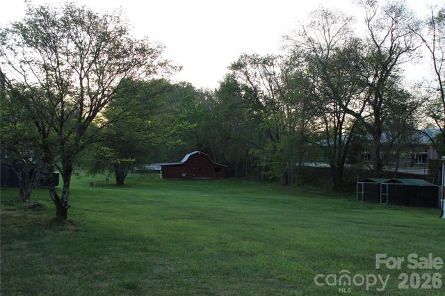 300 Banner Farm Road, Mills River, NC 28759