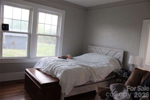 300 Banner Farm Road, Mills River, NC 28759