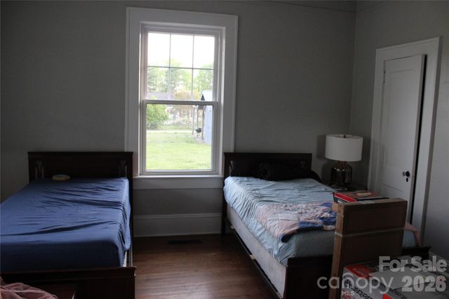 300 Banner Farm Road, Mills River, NC 28759