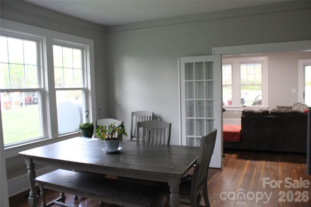 300 Banner Farm Road, Mills River, NC 28759