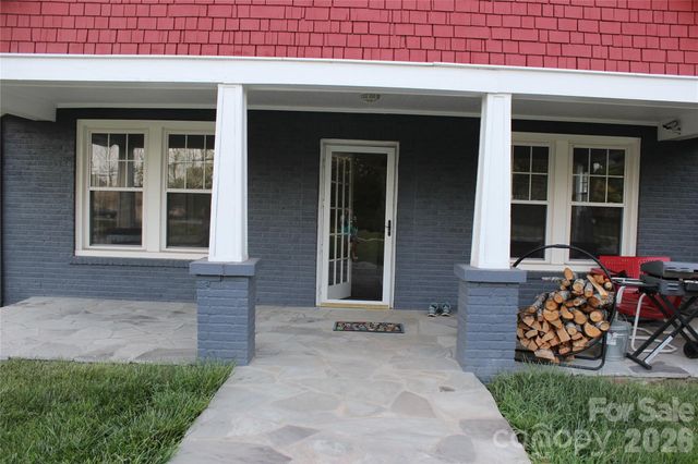300 Banner Farm Road, Mills River, NC 28759