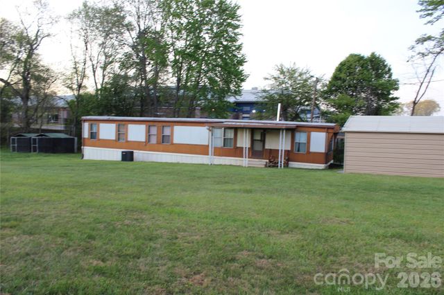 300 Banner Farm Road, Mills River, NC 28759