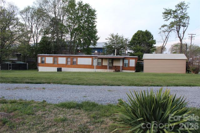300 Banner Farm Road, Mills River, NC 28759