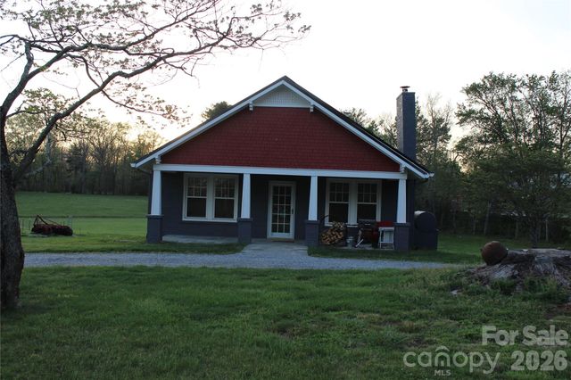 300 Banner Farm Road, Mills River, NC 28759